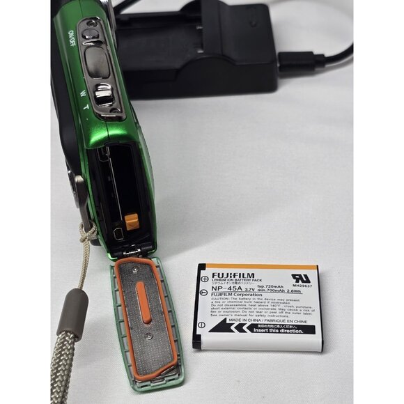 Fujifilm FinePix XP50 Waterproof Digital Camera Green Tested & Working - Picture 12 of 17